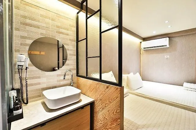 Busan Suyeong Spring Day Motel