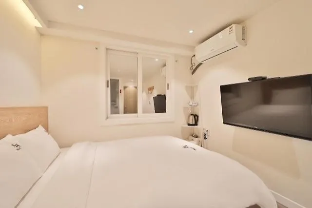 Motel Busan Suyeong Spring Day